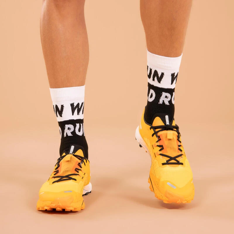 CHAUSSETTES DE RUNNING RUN900 EPAISSES MI-MOLLET RUN WILD BLANCHE NOIRE 7 CHAUSSETTES DE RUNNING RUN900 EPAISSES MI-MOLLET RUN WILD BLANCHE NOIRE – Image 7