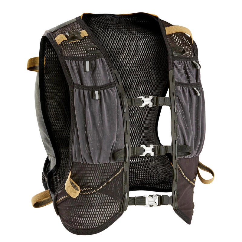 SAC DE TRAIL RUNNING MIXTE 10 L NOIR ET BRONZE - VENDU AVEC POCHE À EAU 1L 4 SAC DE TRAIL RUNNING MIXTE 10 L NOIR ET BRONZE - VENDU AVEC POCHE À EAU 1L – Image 4
