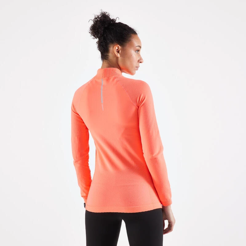 TEE SHIRT MANCHES LONGUES RUNNING SANS COUTURES FEMME - KIPRUN SKINCARE CORAIL 3 TEE SHIRT MANCHES LONGUES RUNNING SANS COUTURES FEMME - KIPRUN SKINCARE CORAIL – Image 3