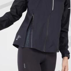 VESTE RUNNING FEMME IMPERMEABLE COUPE-VENT - KIPRUN RAIN+ NOIR 15 VESTE RUNNING FEMME IMPERMEABLE COUPE-VENT - KIPRUN RAIN+ NOIR -Fit Runner Soldes veste running femme impermeable coupe vent kiprun rain noir 5